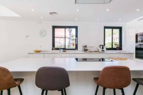 Villa for sale in Gava, Barcelona, Spain 4 bedrooms, 311 sq.m. No. 150206 - photo 15