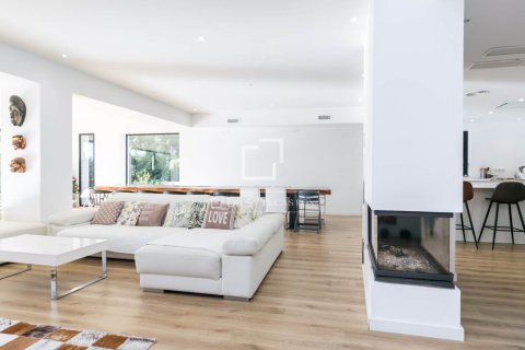 Villa for sale in Gava, Barcelona, Spain 4 bedrooms, 311 sq.m. No. 150206 - photo 3