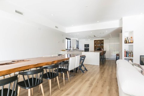 Villa for sale in Gava, Barcelona, Spain 4 bedrooms, 311 sq.m. No. 150206 - photo 12