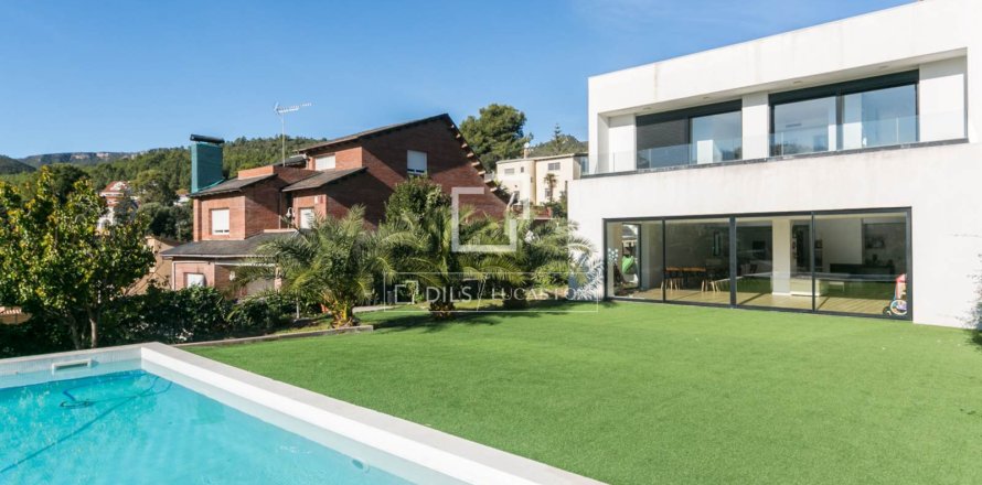 Villa in Gava, Barcelona, Spain 4 bedrooms, 311 sq.m. No. 150206