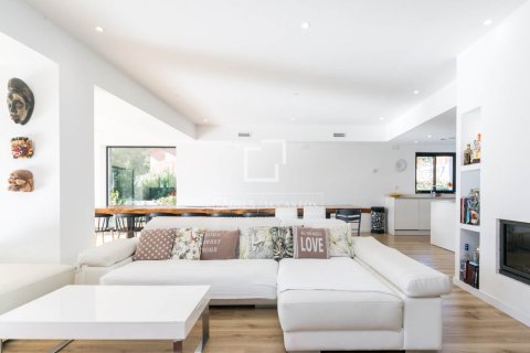 Villa for sale in Gava, Barcelona, Spain 4 bedrooms, 311 sq.m. No. 150206 - photo 4