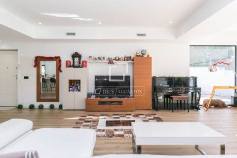 Villa for sale in Gava, Barcelona, Spain 4 bedrooms, 311 sq.m. No. 150206 - photo 7