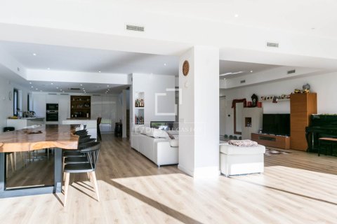 Villa for sale in Gava, Barcelona, Spain 4 bedrooms, 311 sq.m. No. 150206 - photo 5