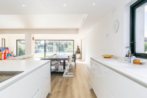 Villa for sale in Gava, Barcelona, Spain 4 bedrooms, 311 sq.m. No. 150206 - photo 17