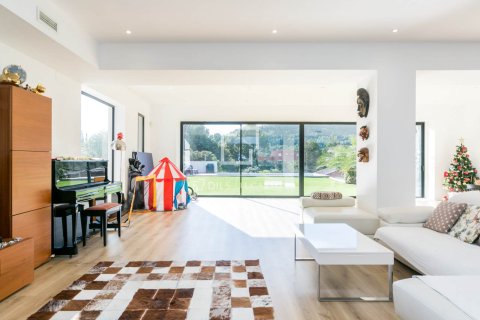 Villa for sale in Gava, Barcelona, Spain 4 bedrooms, 311 sq.m. No. 150206 - photo 2