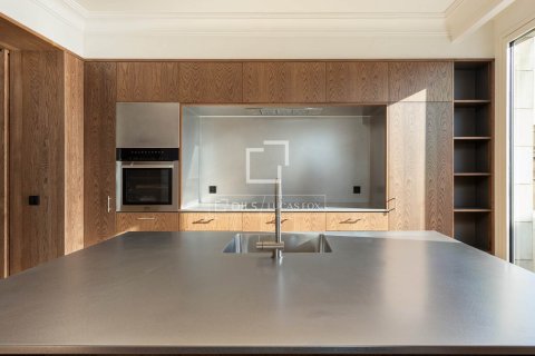 Apartamento en venta en Barcelona, España 4 dormitorios, 208 m2 No. 150208 - foto 10