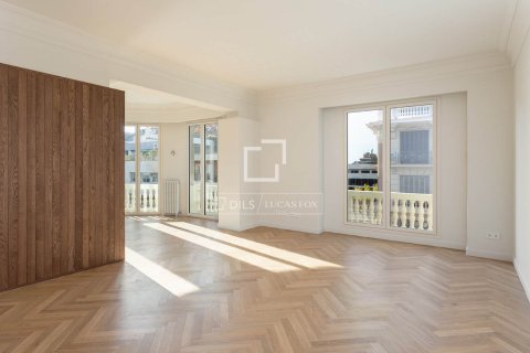 Apartamento en Barcelona, España 4 dormitorios, 208 m2 No. 150208