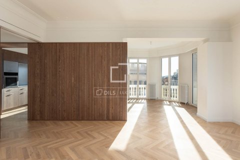Apartamento en venta en Barcelona, España 4 dormitorios, 208 m2 No. 150208 - foto 3