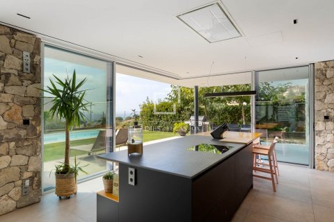 Villa for sale in Teia, Barcelona, Spain 4 bedrooms, 494 sq.m. No. 150205 - photo 12