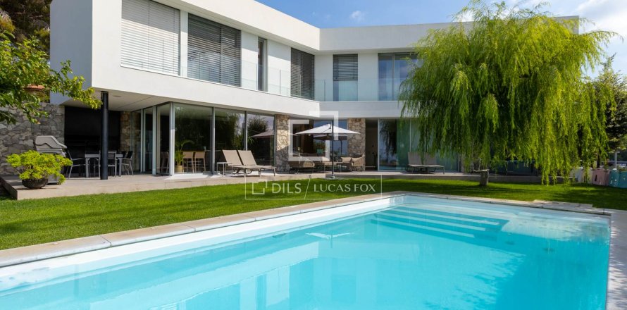 Villa in Teia, Barcelona, Spain 4 bedrooms, 494 sq.m. No. 150205