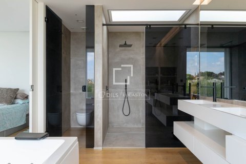 Villa for sale in Teia, Barcelona, Spain 4 bedrooms, 494 sq.m. No. 150205 - photo 18