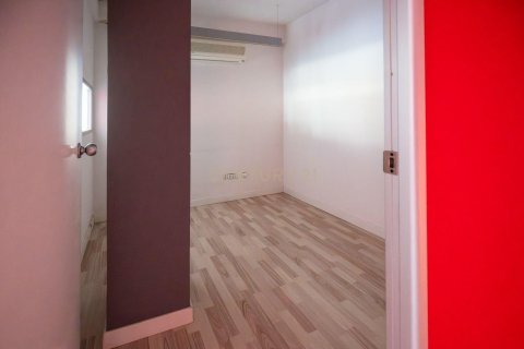 Commercial property for sale in Manresa, Barcelona, Spain 4 bedrooms, 182 sq.m. No. 196039 - photo 19