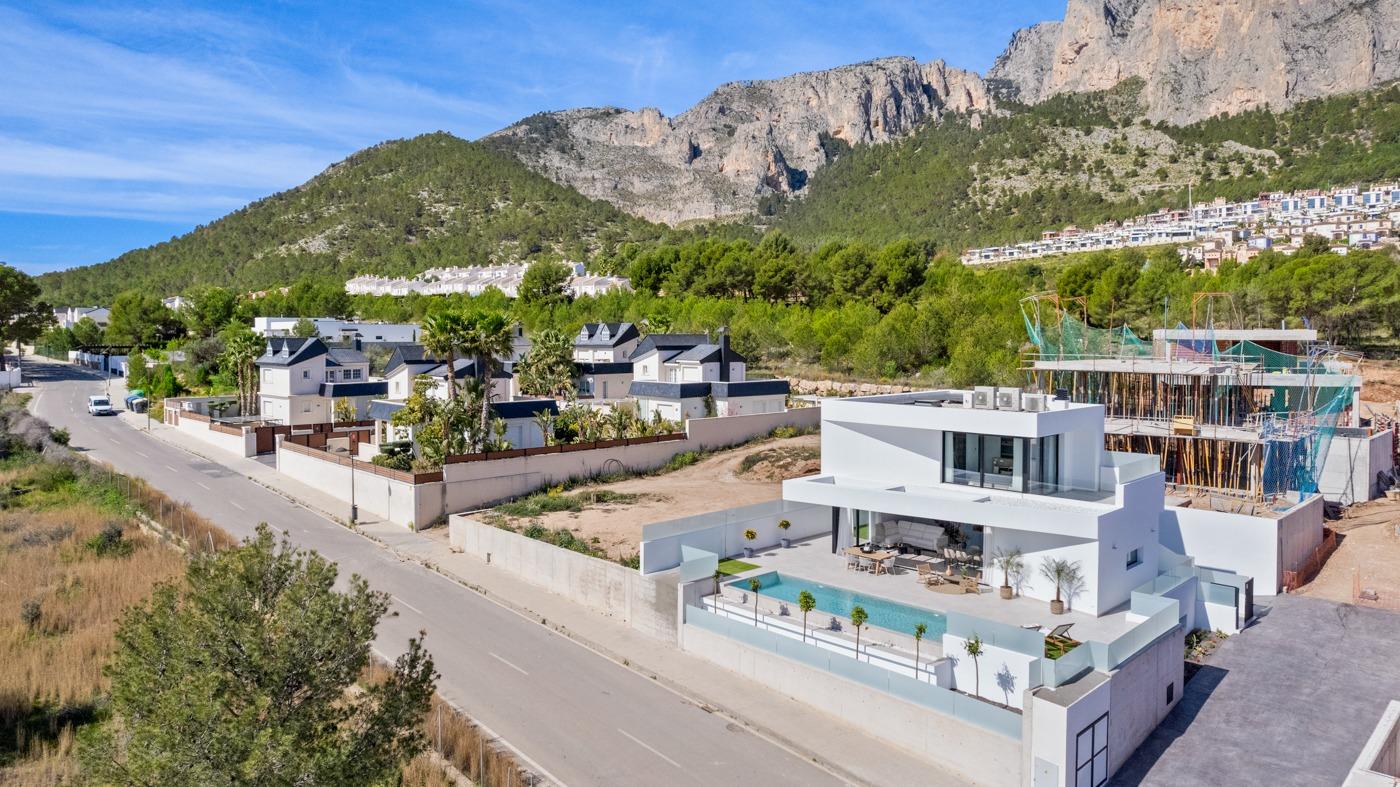 Villa in Polop, Alicante, Spain 3 bedrooms, 306 sq.m. No. 135132