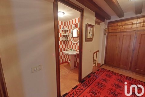 Kaupunkipientalo myytävänä Lleida, Espanja, 2 makuuhuonetta, 216 m2 No. 154173 - kuva 30