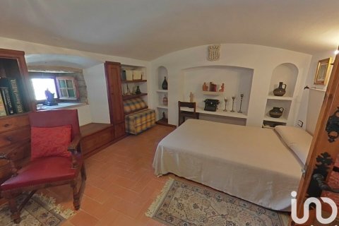 Kaupunkipientalo myytävänä Lleida, Espanja, 2 makuuhuonetta, 216 m2 No. 154173 - kuva 11