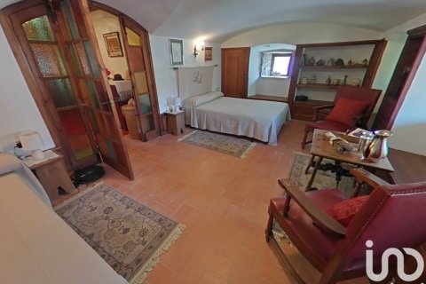 Kaupunkipientalo myytävänä Lleida, Espanja, 2 makuuhuonetta, 216 m2 No. 154173 - kuva 6