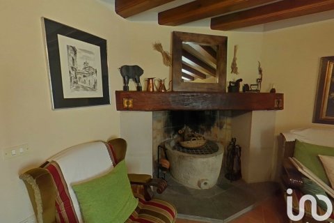 Kaupunkipientalo myytävänä Lleida, Espanja, 2 makuuhuonetta, 216 m2 No. 154173 - kuva 9