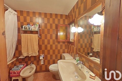 Kaupunkipientalo myytävänä Lleida, Espanja, 2 makuuhuonetta, 216 m2 No. 154173 - kuva 28