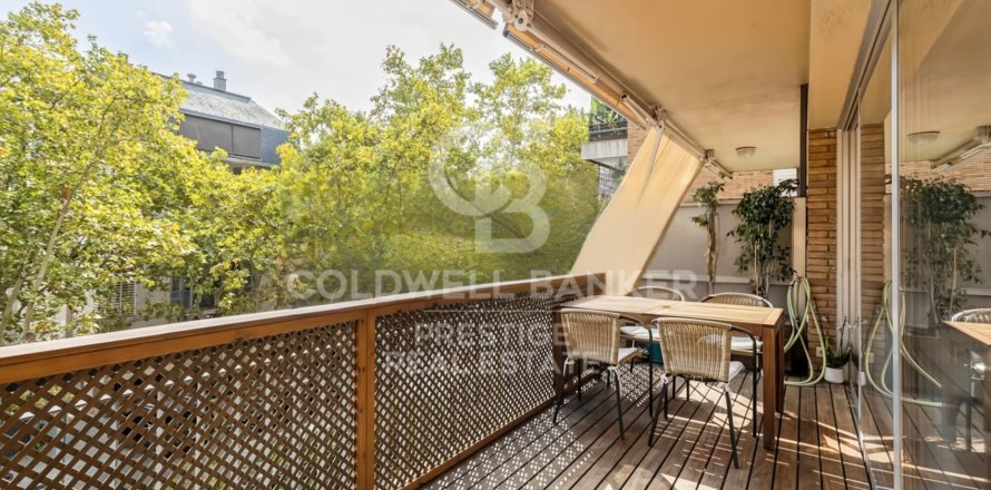 Huoneisto Barcelona, Espanja 4 makuuhuonetta, 180 m2 No. 156708