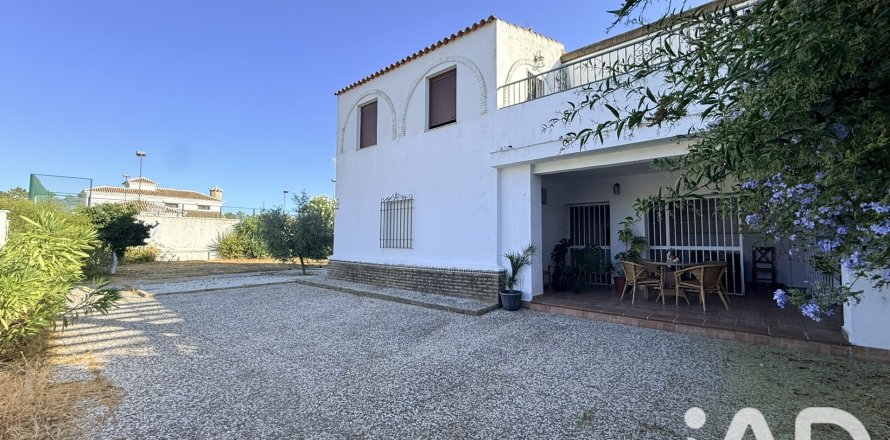 House in Lepe, Huelva, Spain 5 bedrooms, 276 sq.m. No. 193478