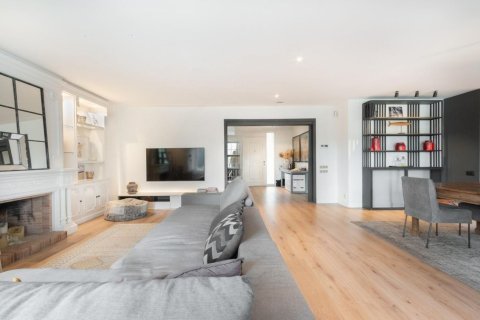 Сasa en venta en Sant Cugat del Vallès, Barcelona, España 6 dormitorios, No. 140898 - foto 9