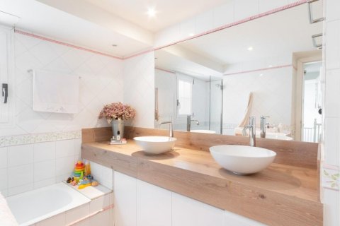 Сasa en venta en Sant Cugat del Vallès, Barcelona, España 6 dormitorios, No. 140898 - foto 19