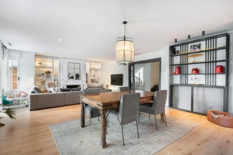 Сasa en venta en Sant Cugat del Vallès, Barcelona, España 6 dormitorios, No. 140898 - foto 16