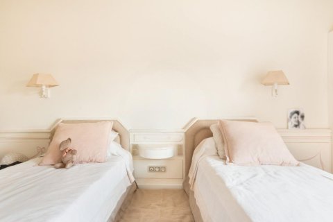 Сasa en venta en Sant Cugat del Vallès, Barcelona, España 6 dormitorios, No. 140898 - foto 24