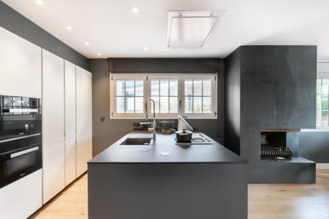 Сasa en venta en Sant Cugat del Vallès, Barcelona, España 6 dormitorios, No. 140898 - foto 14