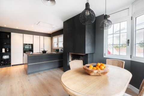 Сasa en venta en Sant Cugat del Vallès, Barcelona, España 6 dormitorios, No. 140898 - foto 13