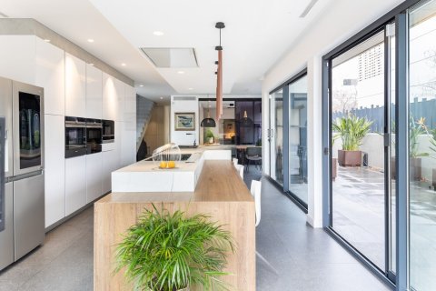 Сasa en venta en Sant Cugat del Vallès, Barcelona, España 5 dormitorios, No. 140899 - foto 15