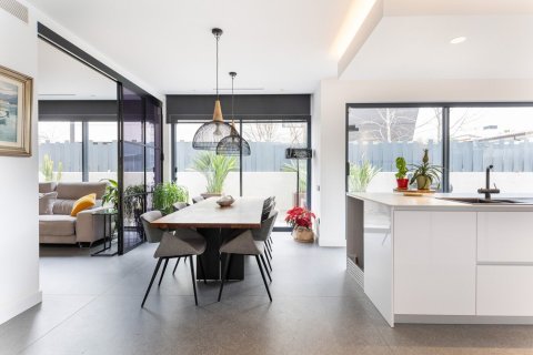 Сasa en venta en Sant Cugat del Vallès, Barcelona, España 5 dormitorios, No. 140899 - foto 2