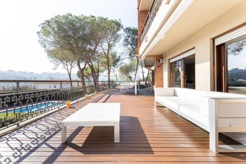 Продажа дома в Сан-Кугат-дель-Вальес, Барселона, Испания 6 спален,  №140901 - фото 1