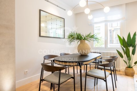 Apartment for sale in Madrid, Spain 3 bedrooms, 153 sq.m. No. 160000 - photo 8