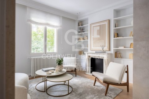 Huoneisto myytävänä Madrid, Espanja, 3 makuuhuonetta, 153 m2 No. 160000 - kuva 2