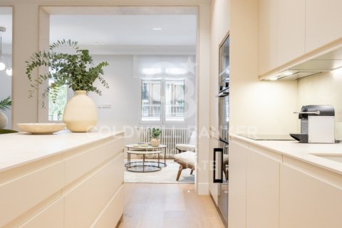 Apartment for sale in Madrid, Spain 3 bedrooms, 153 sq.m. No. 160000 - photo 11