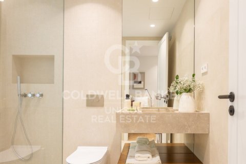 Apartment for sale in Madrid, Spain 3 bedrooms, 153 sq.m. No. 160000 - photo 17