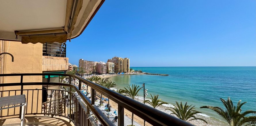 Apartment in Torrevieja, Alicante, Spain 3 bedrooms, 107 sq.m. No. 164242