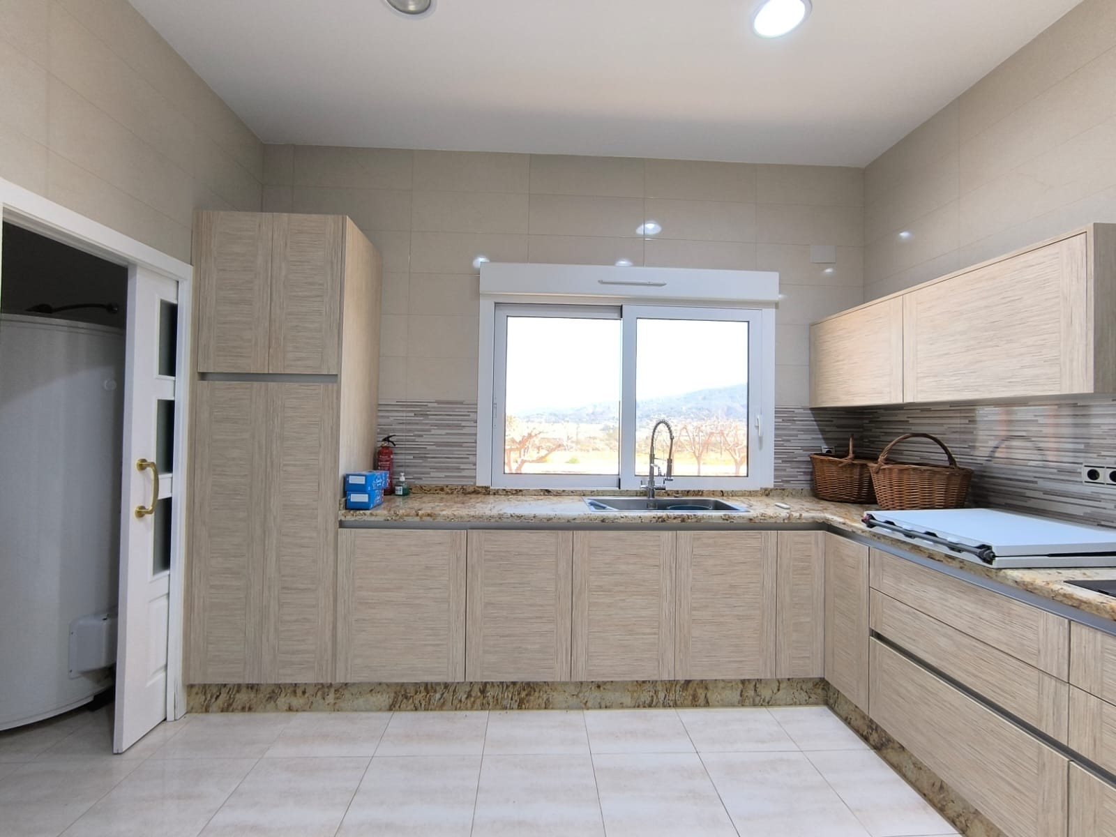 Villa in Pinoso, Alicante, Spain 4 bedrooms,  No. 161076