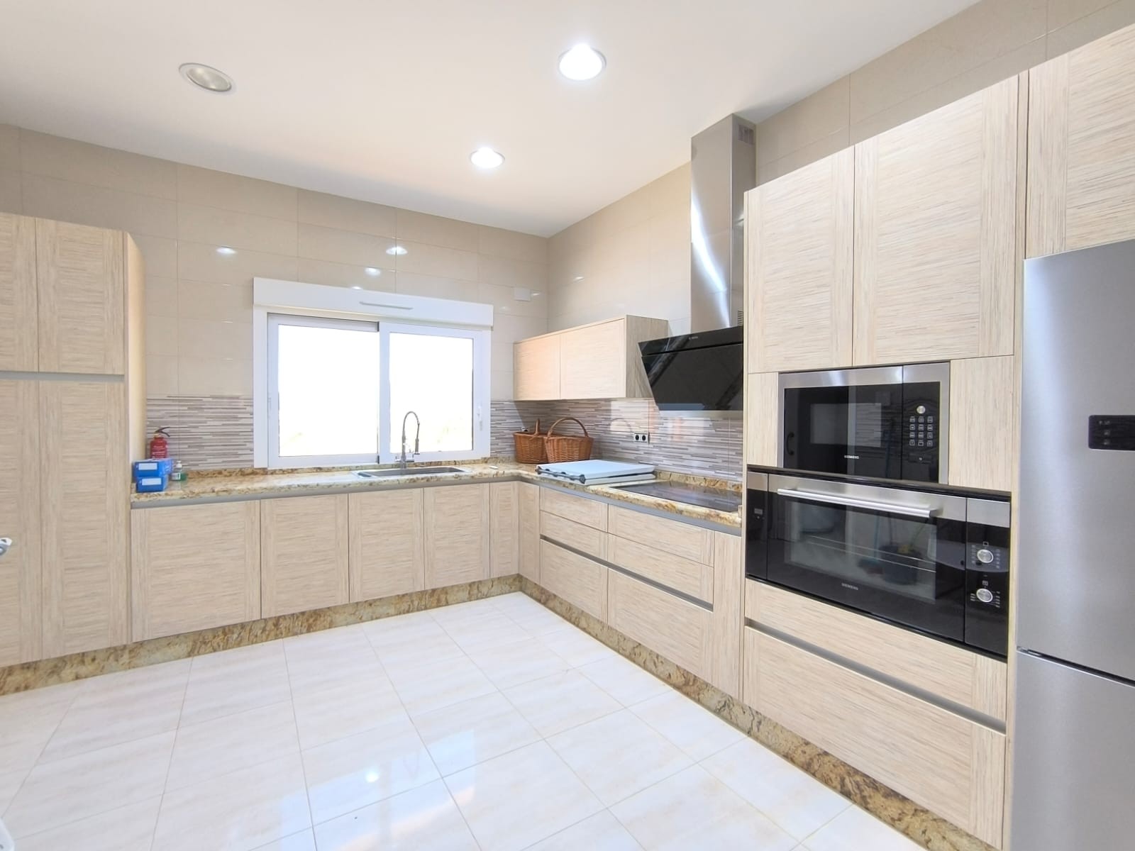 Villa in Pinoso, Alicante, Spain 4 bedrooms,  No. 161076