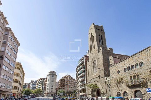 Apartment for sale in Barcelona, Spain 4 bedrooms, 252 sq.m. No. 193664 - photo 23