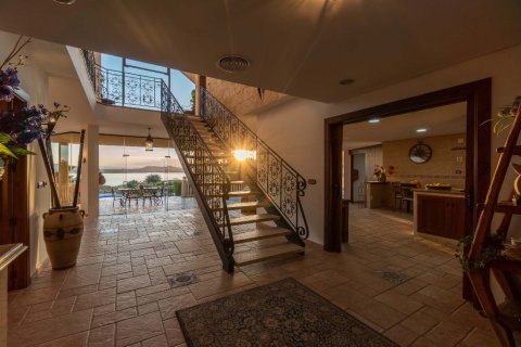 Villa for sale in Alicante, Spain 5 bedrooms, 600 sq.m. No. 145559 - photo 22