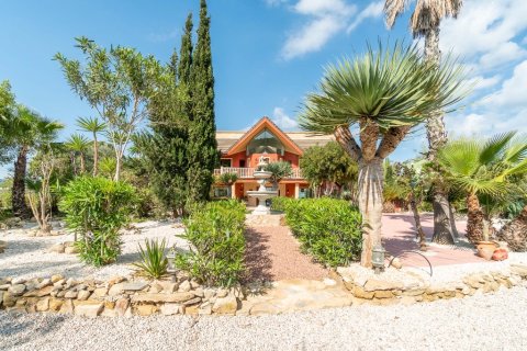 Villa for sale in Alicante, Spain 5 bedrooms, 600 sq.m. No. 145559 - photo 6