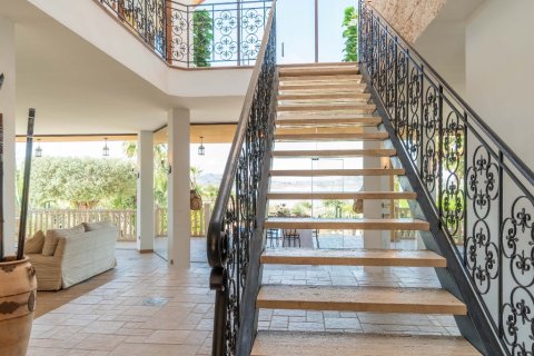 Villa for sale in Alicante, Spain 5 bedrooms, 600 sq.m. No. 145559 - photo 12