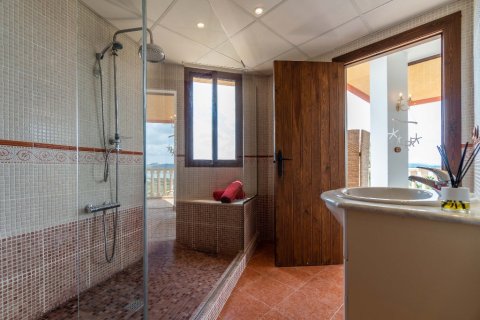 Villa for sale in Alicante, Spain 5 bedrooms, 600 sq.m. No. 145559 - photo 16