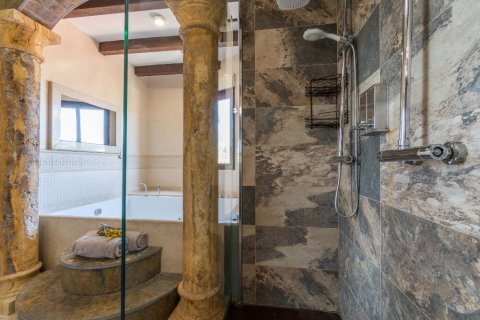 Villa for sale in Alicante, Spain 5 bedrooms, 600 sq.m. No. 145559 - photo 20