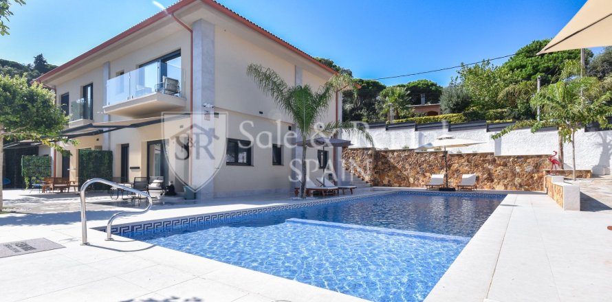 Casa a Lloret de Mar, Girona, Spagna 9 camere da letto, 330 mq. N° 166416