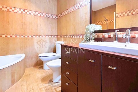 Huoneisto myytävänä Sant Feliu de Guixols, Girona, Espanja, 3 makuuhuonetta, 96 m2 No. 166412 - kuva 27