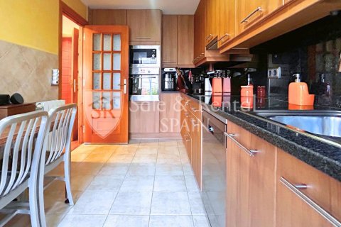 Huoneisto myytävänä Sant Feliu de Guixols, Girona, Espanja, 3 makuuhuonetta, 96 m2 No. 166412 - kuva 11