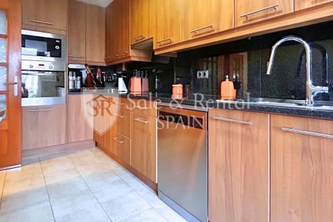 Huoneisto myytävänä Sant Feliu de Guixols, Girona, Espanja, 3 makuuhuonetta, 96 m2 No. 166412 - kuva 12